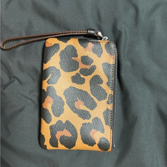 Coach coin purse / card holder wristlet - Picture 2 of 3